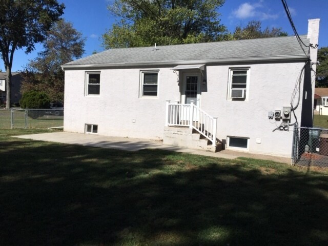 Building Photo - 2037 Terrace Drive