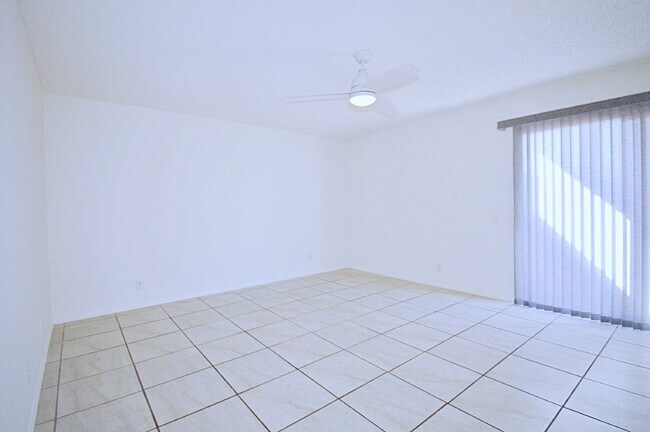 Building Photo - "Spacious 960 Sq Ft Studio Oasis in Vibrant Palm Springs!"