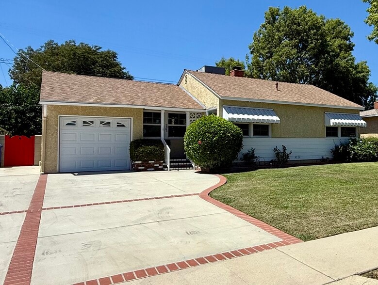 Primary Photo - 7451 Wish Ave