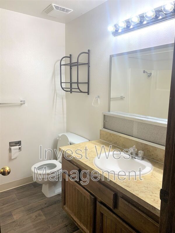 Building Photo - 14017 NE Keyes Ct