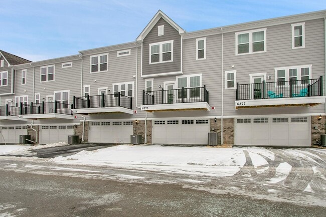 Building Photo - 6275 Sandbelt Dr