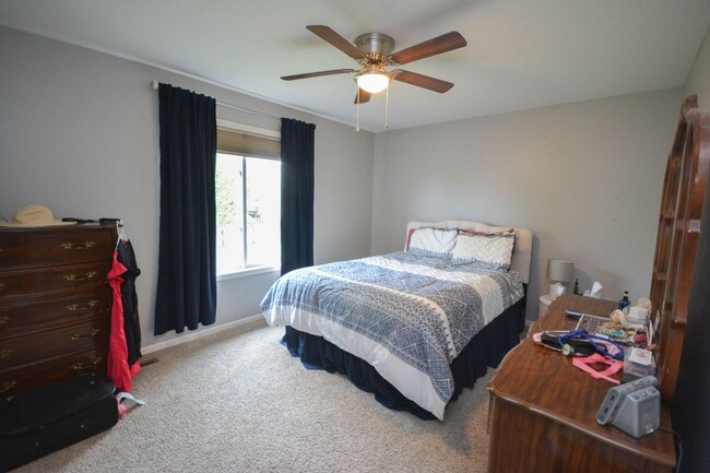 Building Photo - Exceptional home in Badger Ridge area of Rochester!