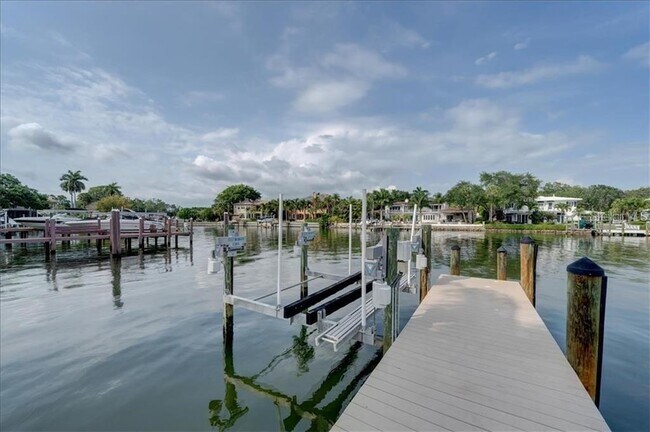 Building Photo - 809 Brightwaters Blvd NE