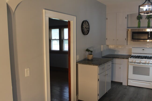 Building Photo - 834 4th St NW