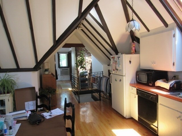 Building Photo - 6 Poplar St