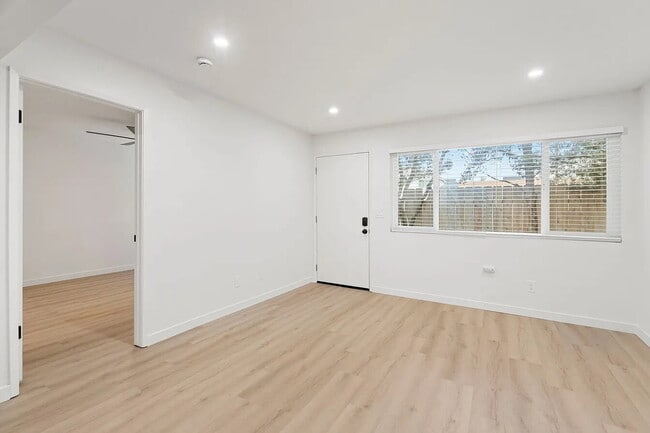 Building Photo - AVAILABLE AUGUST - BRAND NEW 1 BED/1BATH UNIT