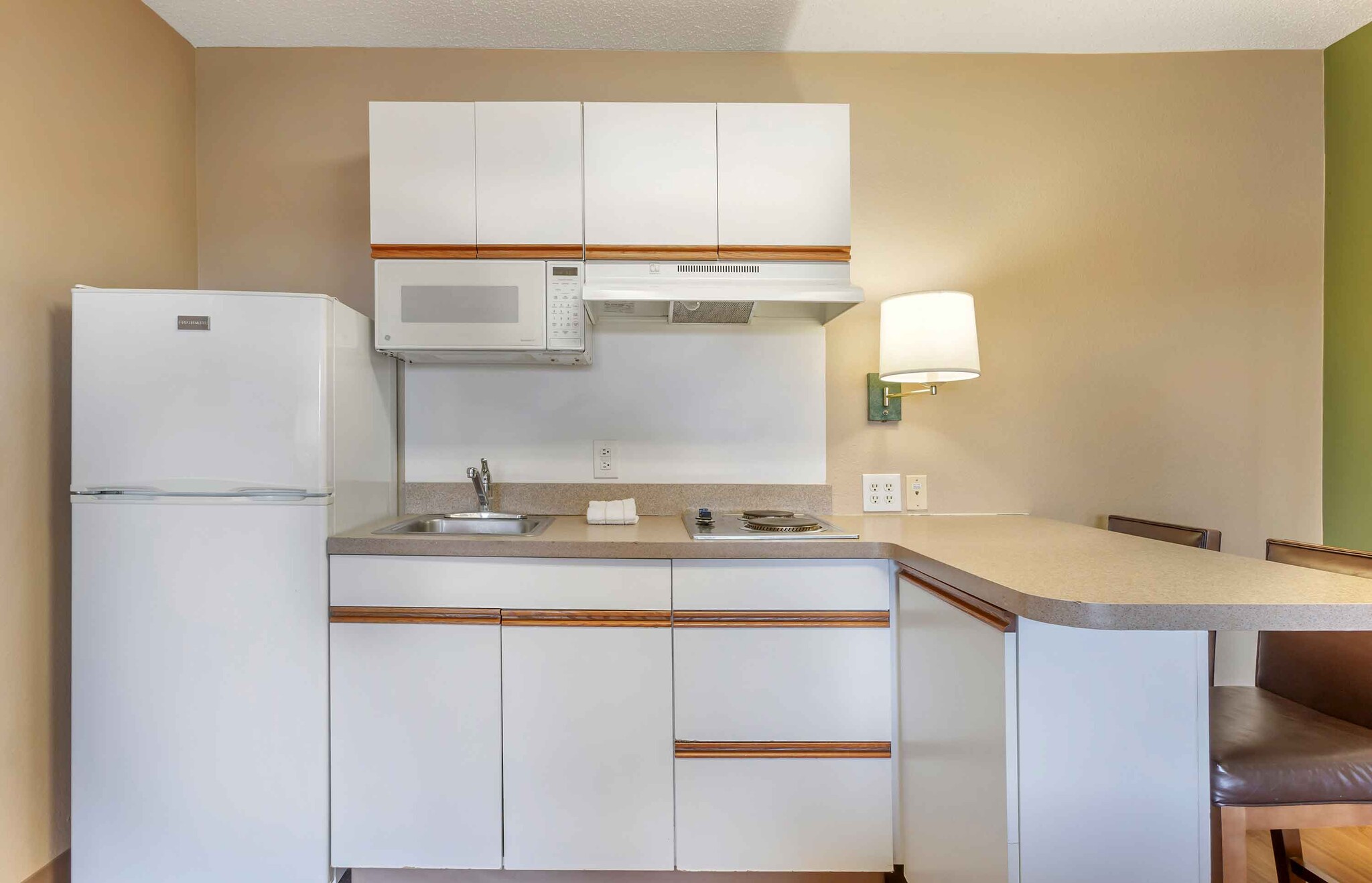 Building Photo - Furnished Studio-Phoenix - Mesa - West