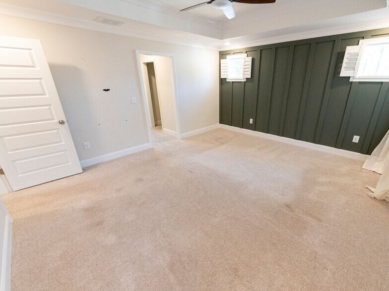 Building Photo - 711 Elderberry Dr