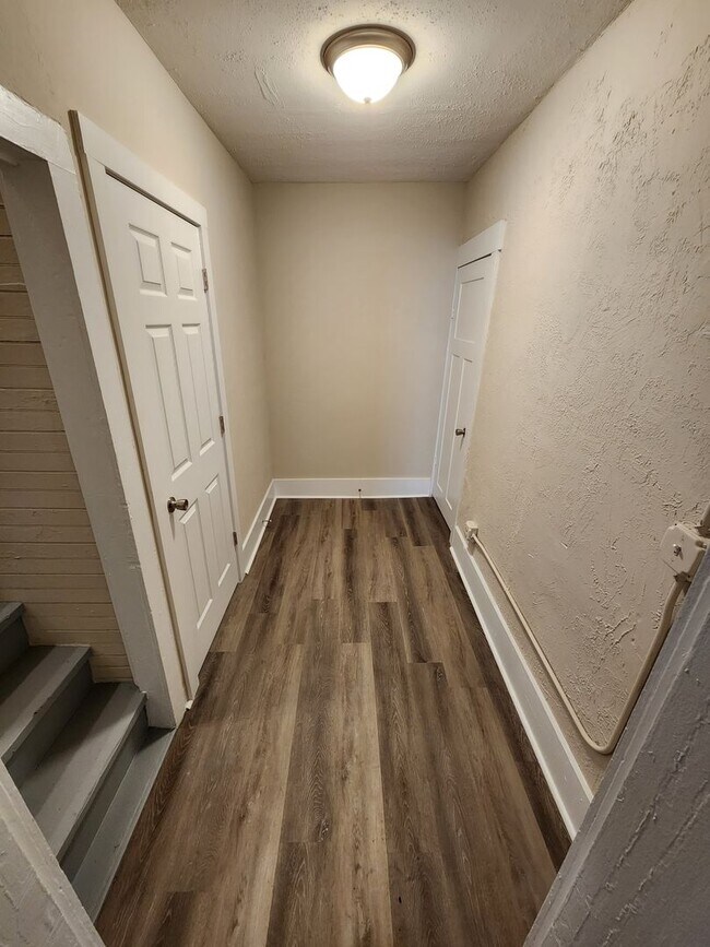 Building Photo - Spacious 3-Bedroom, 1-Bathroom Home AVAILABLE NOW!!