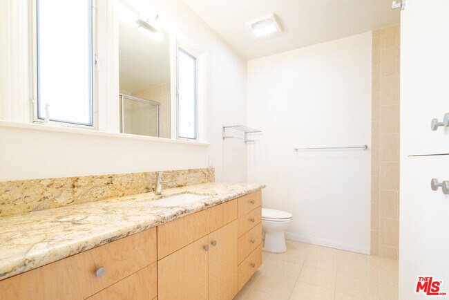 Building Photo - 441 S Bedford Dr