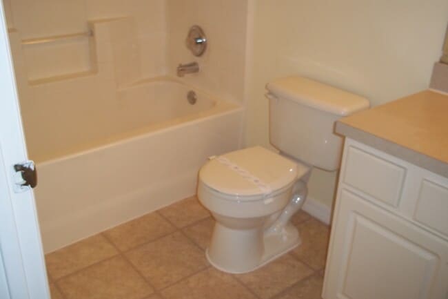 Building Photo - 3 Bedroom Home