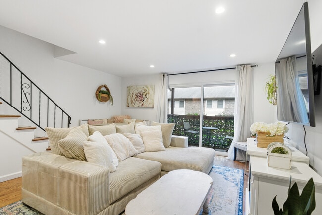 Building Photo - 382 Knapps Hwy