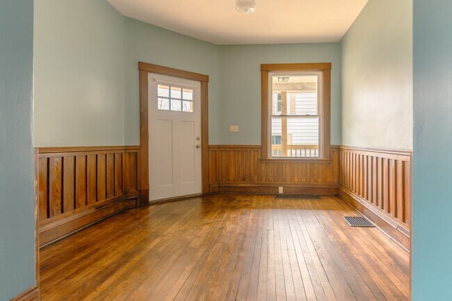 Building Photo - Stunning 2 bed, 1 bath, first floor apartment with views of Mill Run