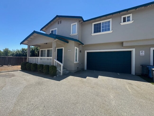 Primary Photo - Newly Remodeled and Spacious 4 Bedroom Tow...