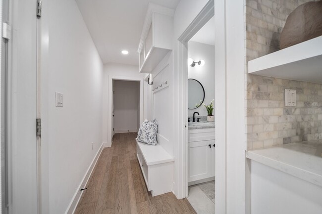 Building Photo - 2501 Briarhurst Dr