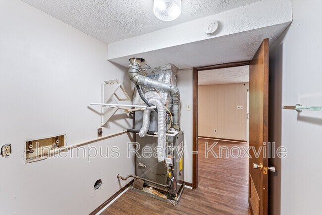 Building Photo - 8738 Gleason Dr