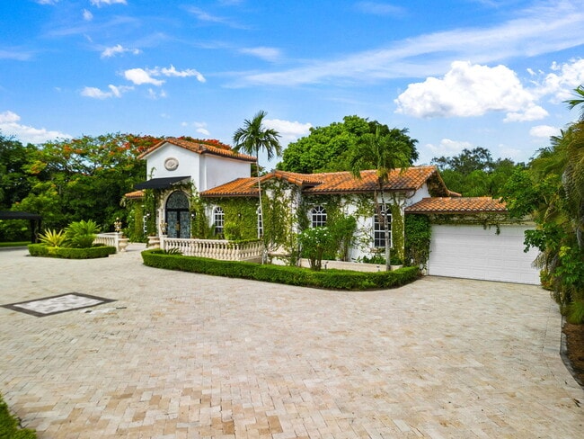 Building Photo - 12300 Old Cutler Rd