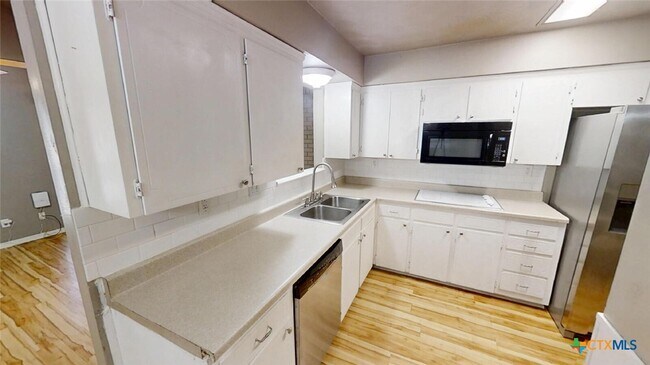 Building Photo - 519 Myra Lou Ave