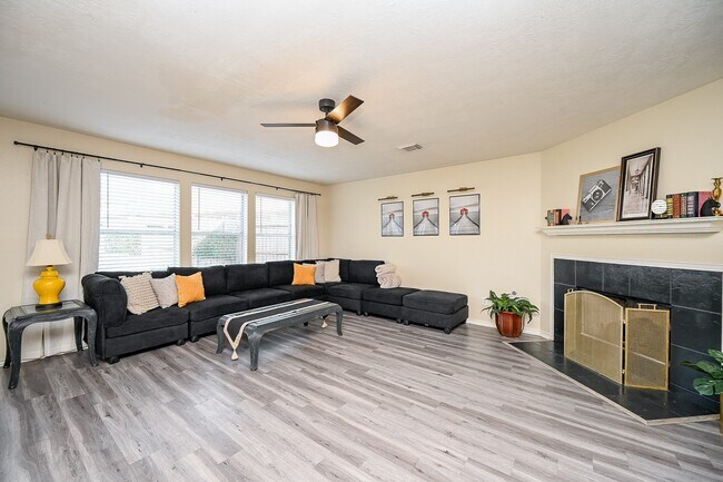 Building Photo - 12122 Lucky Meadow Dr