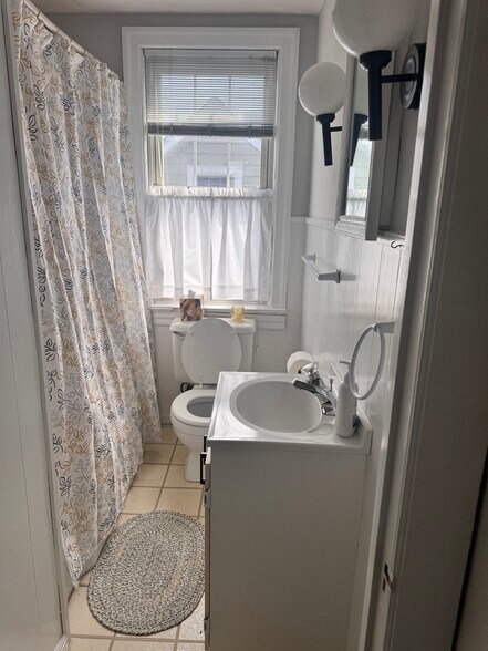 Building Photo - 127 Bentley Ave