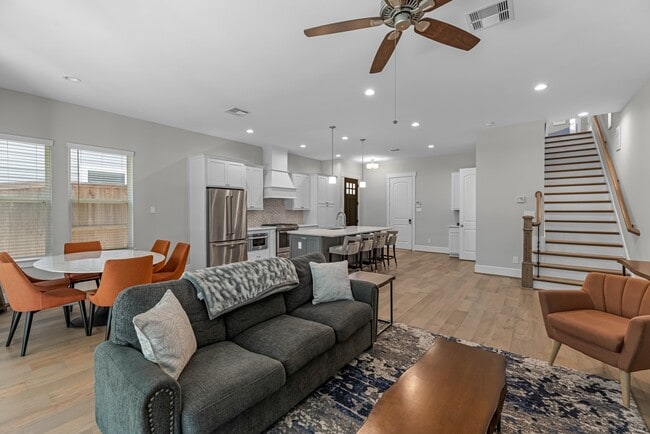 Building Photo - 11 Thorpe Ln