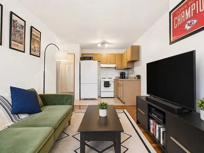 Building Photo - "Charming 1-Bedroom Apartment in Vibrant South Boston – Your Perfect Urban Retreat!"