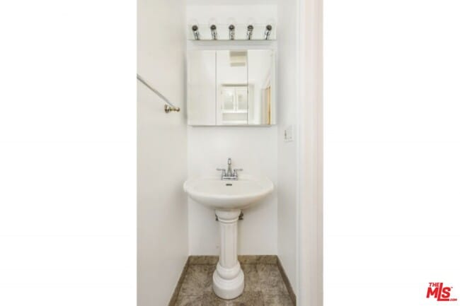 Building Photo - 4356 Kingswell Ave