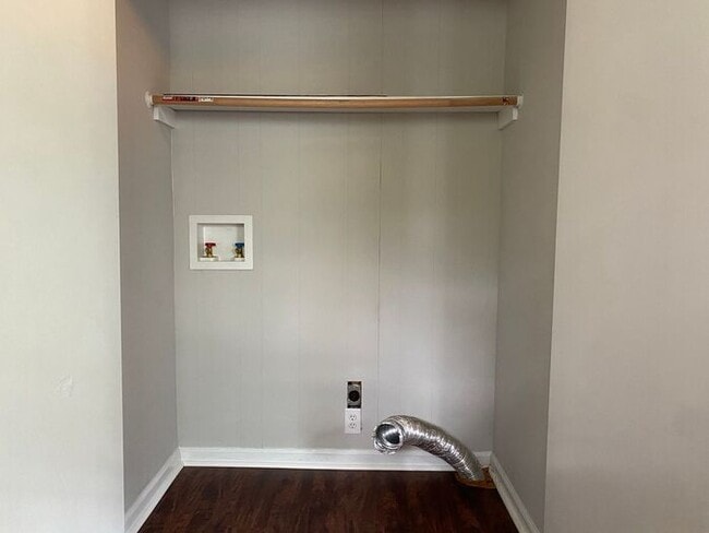Building Photo - 3 Bedroom Apartment in South Nashville!