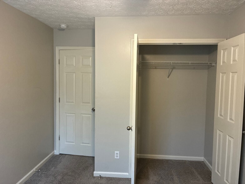 Building Photo - Room in Townhome on Stone Gate Way