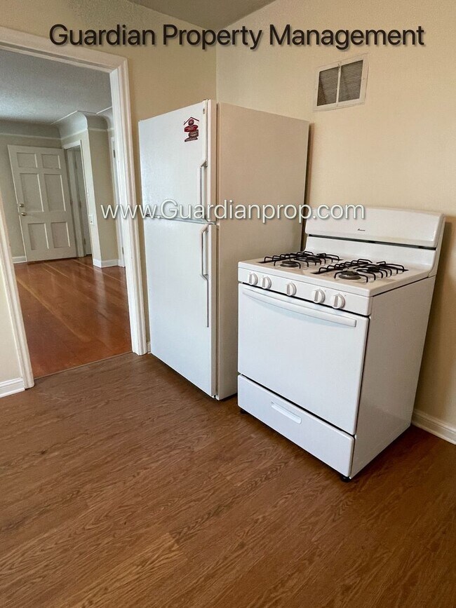 Building Photo - 4618-4620 Cedar Ave S