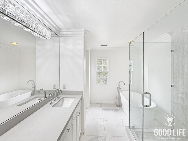 Building Photo - Highly Desired Irvine Living | 3-Bed, Office, Gated Community