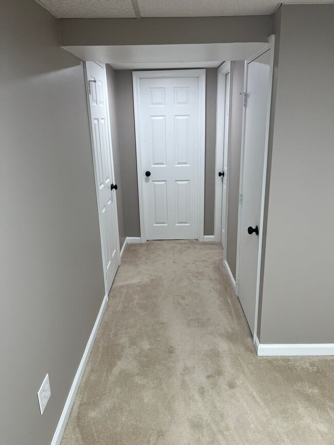Building Photo - End of Group Townhome, with Finished Basement, in Abingdon