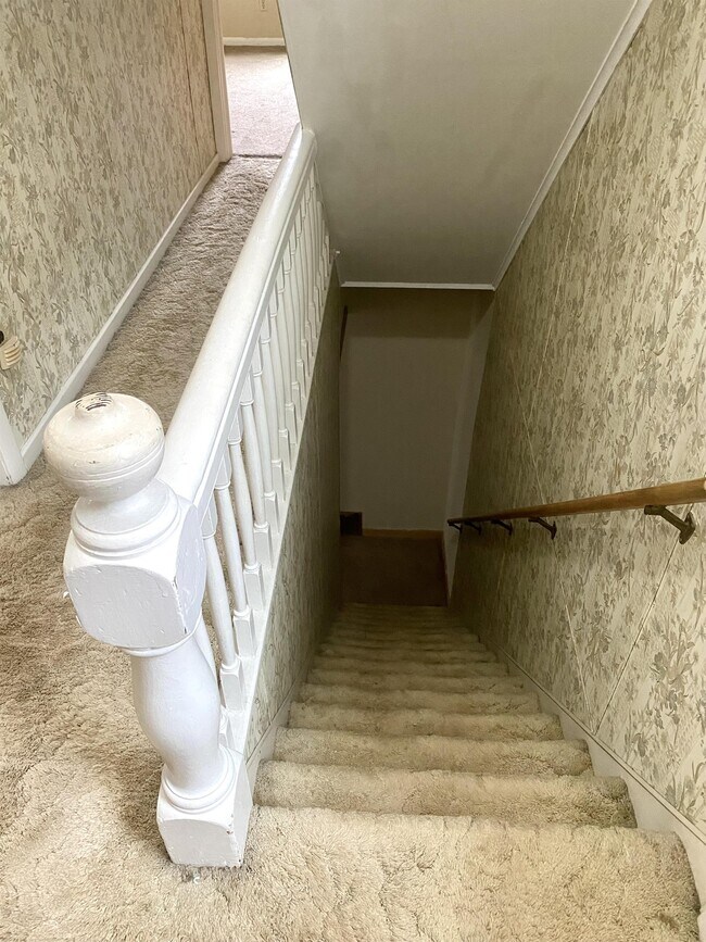 Building Photo - 611 Crown Ave