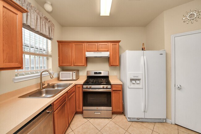 Building Photo - 8106 Montague Manor Ln