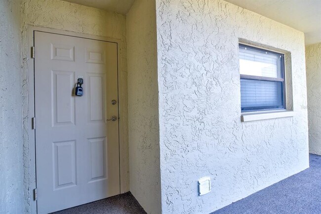 Building Photo - 900 Cove Cay Dr