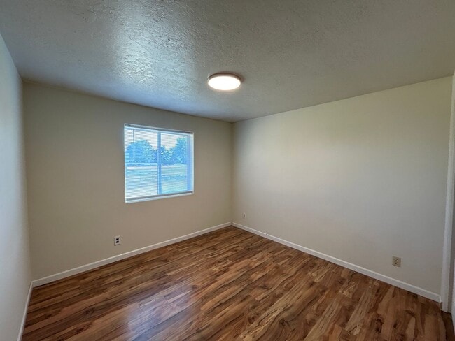 Building Photo - 2855-2855 SW Umatilla Ave