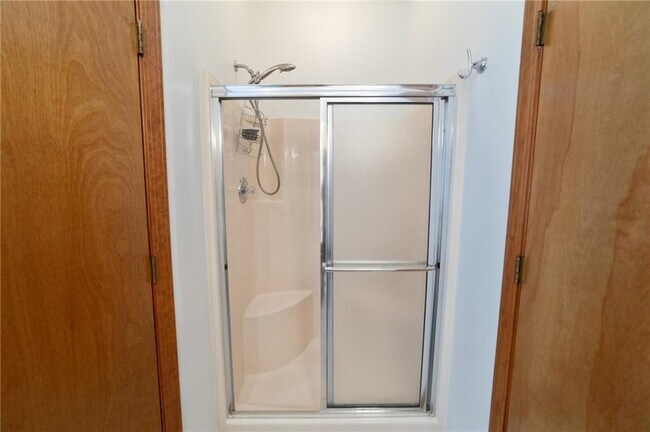 Building Photo - 487 Ravinia Way