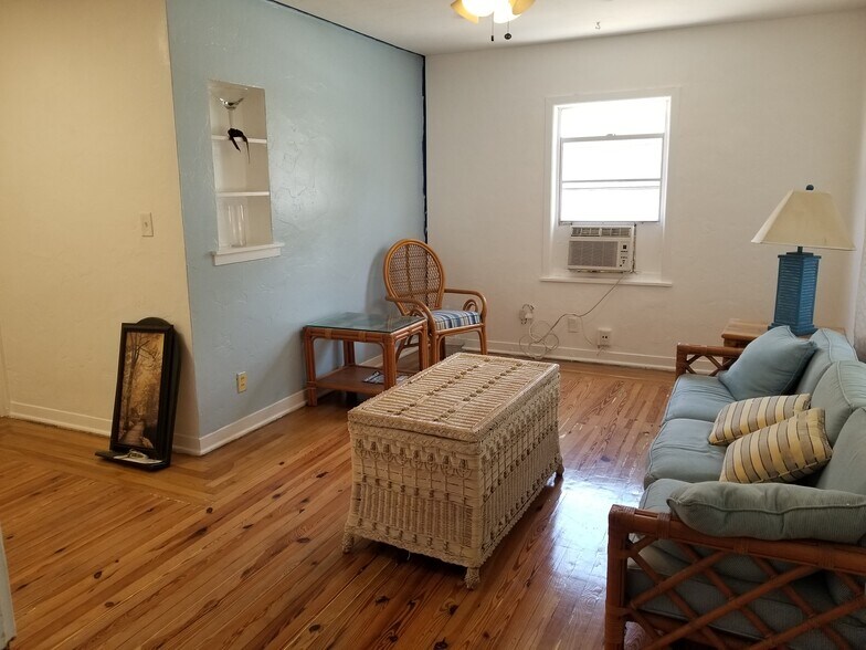 Building Photo - 110 S K St