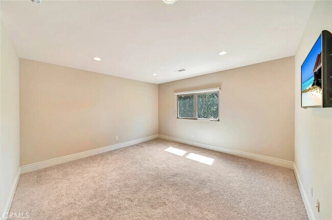 Building Photo - 4822 Valjean Ave