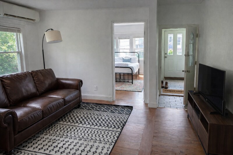 Building Photo - 1221 Vine St