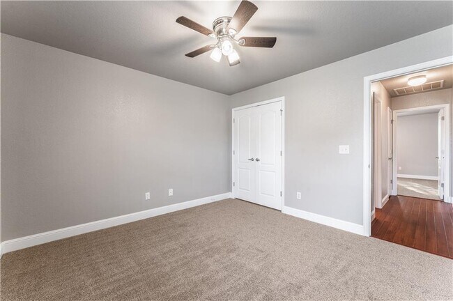 Building Photo - 521 Redbud St