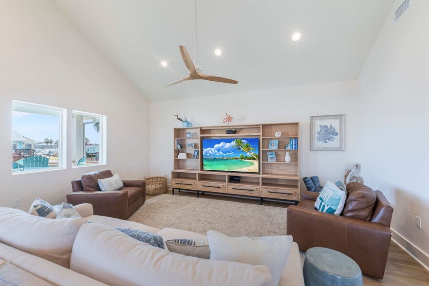 Building Photo - 119 6th St