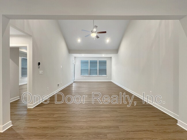 Building Photo - 105 Ironsmith Wy