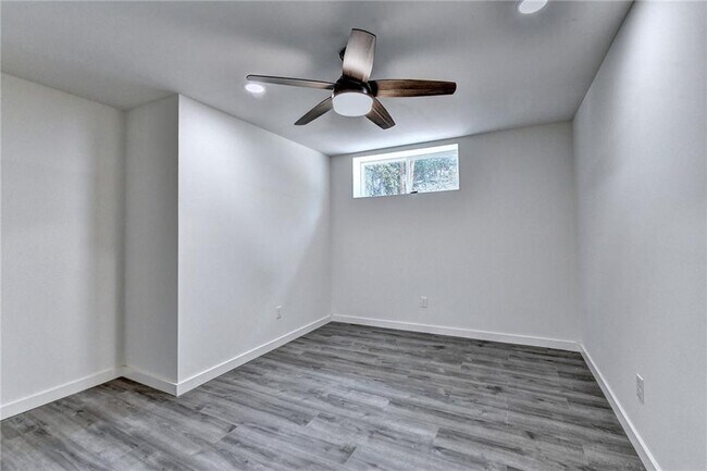 Building Photo - 6085 Glenridge Dr