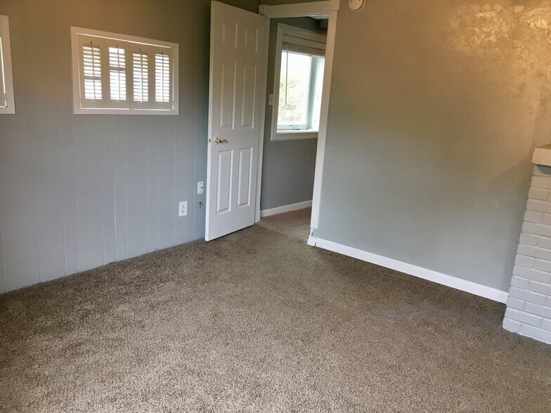 Downstairs Living Room - 3512 East Ben Burr Boulevard