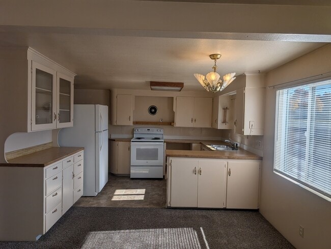 Building Photo - 133 N Main St