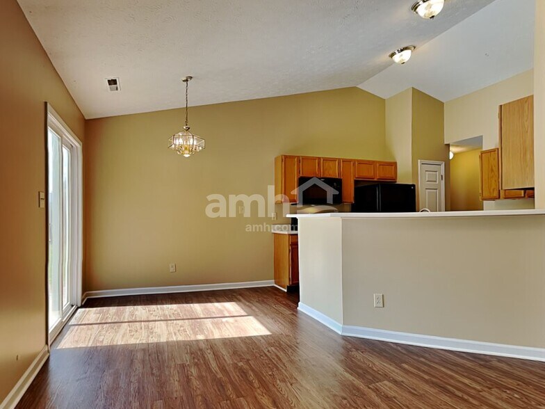 Building Photo - 8749 Trumpeter Dr