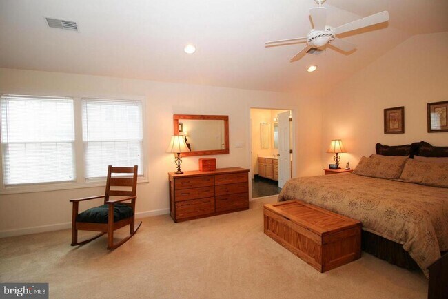 Building Photo - 4553 Fair Valley Dr