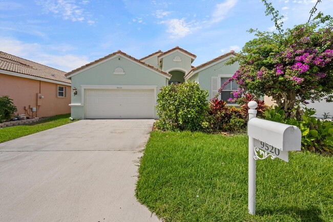 Building Photo - 9520 Lago Dr