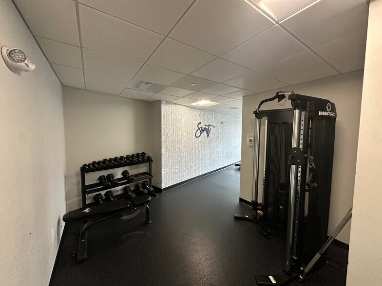 Building Photo - 206 Old Colony Ave